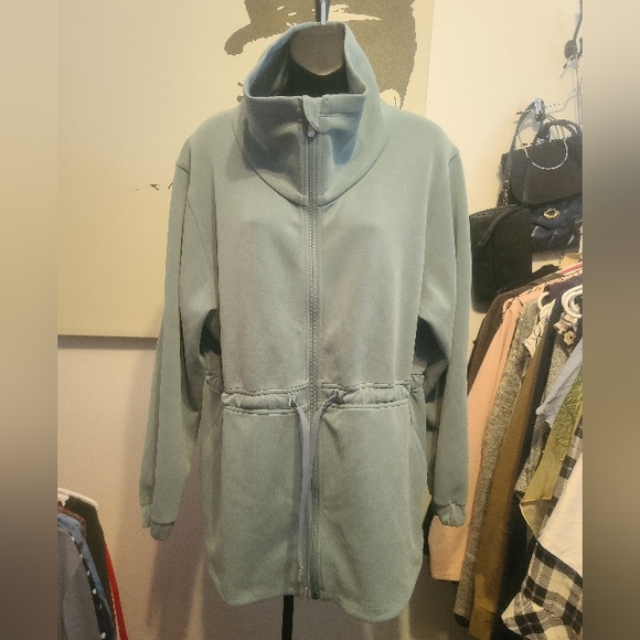 lululemon athletica Softstreme Cinch-Waist Jacket - Green - Picture 2 of 13